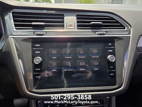 Used 2023 Volkswagen Tiguan SE w/ Panoramic Sunroof Package FWD image 26
