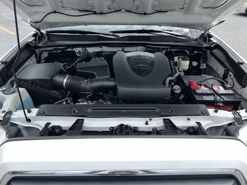 Used 2022 Toyota Tacoma SR5 AWD/4WD image 26