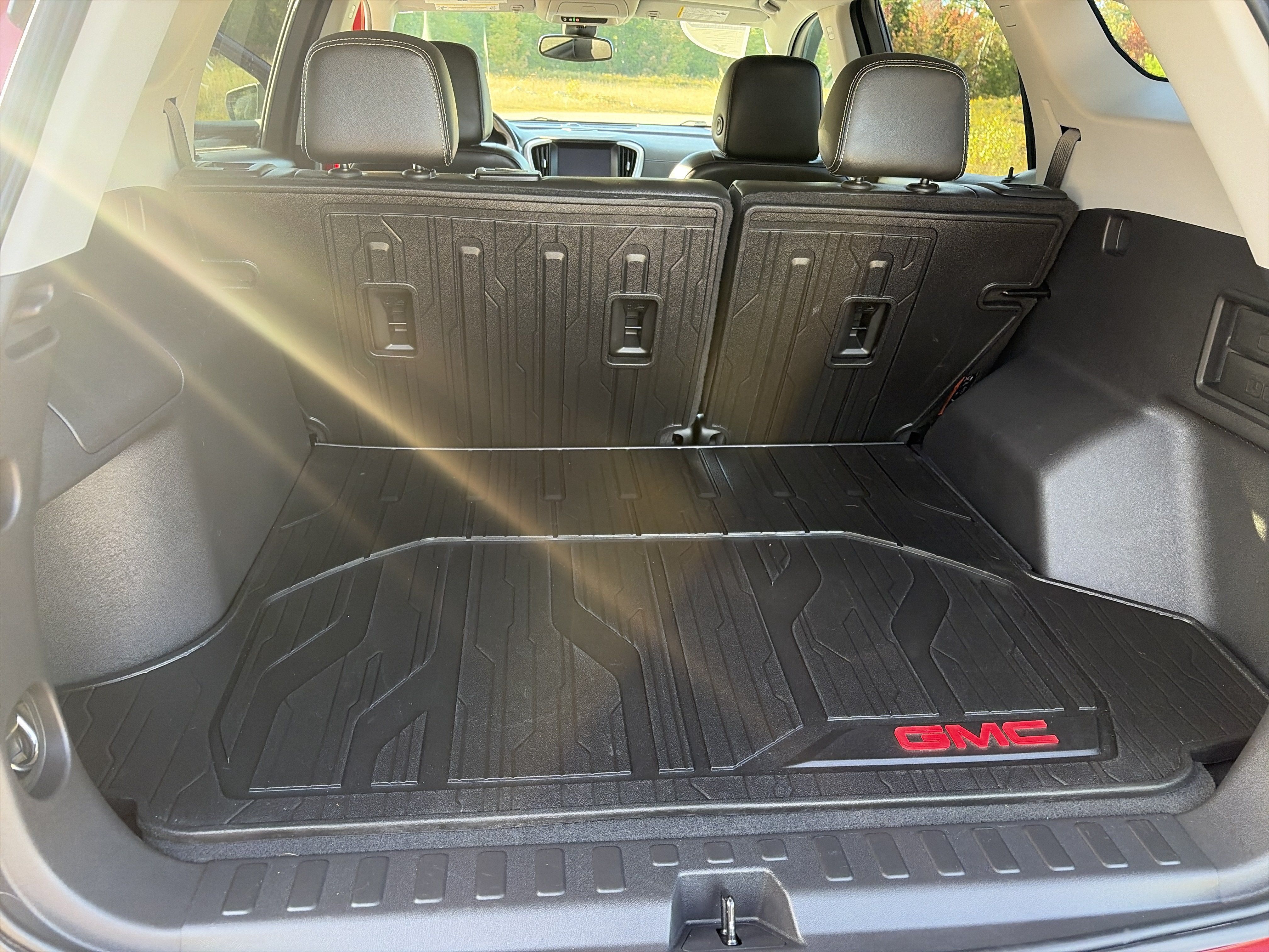Used 2022 GMC Terrain SLT w/ Infotainment Package II AWD/4WD image 17