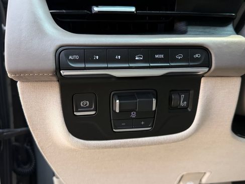 Used 2021 Cadillac Escalade Sport Platinum w/ LPO, ONYX Package AWD/4WD image 19
