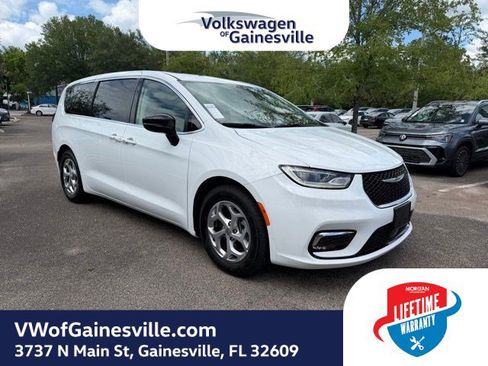 Used 2024 Chrysler Pacifica Limited FWD image 1