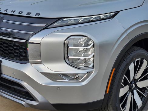 New 2025 Mitsubishi Outlander SE image 6