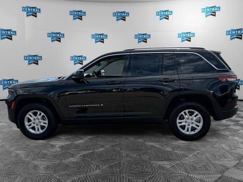 Certified 2023 Jeep Grand Cherokee Laredo w/ Luxury Tech Group I AWD/4WD image 3