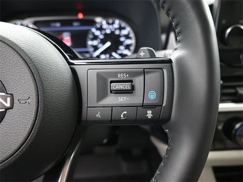 Used 2025 Nissan Pathfinder SL image 2