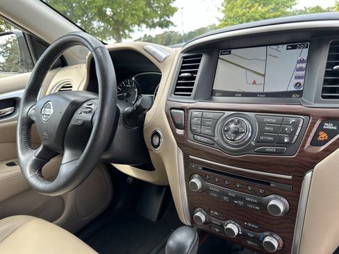 Used 2019 Nissan Pathfinder Platinum w/ Cargo Package image 9