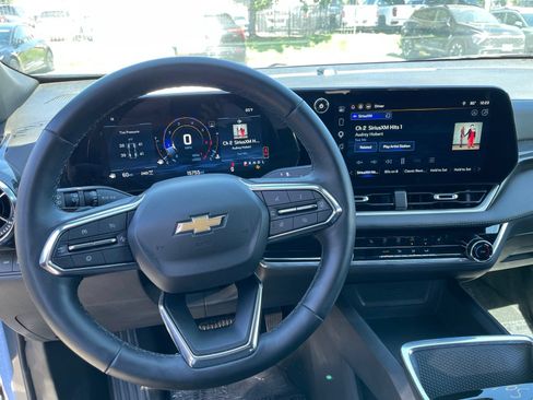 Used 2025 Chevrolet Equinox LT AWD/4WD image 7