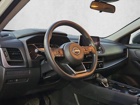 Used 2024 Nissan Rogue S AWD/4WD image 10