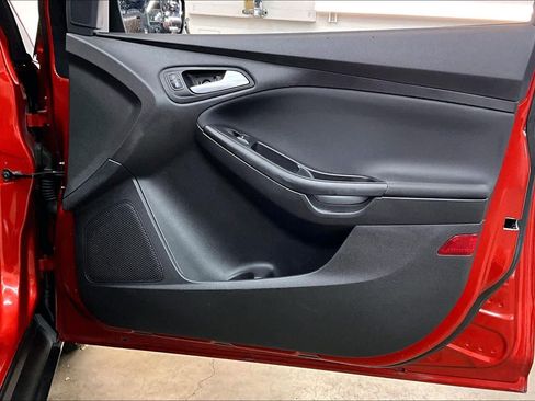 Used 2018 Ford Focus SE image 26