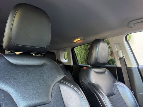 Used 2018 Jeep Compass Latitude AWD/4WD image 24