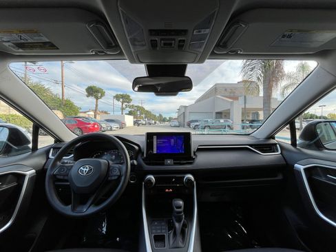 Used 2025 Toyota RAV4 XLE image 35