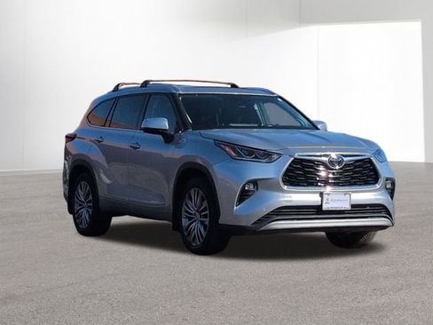 Certified 2021 Toyota Highlander Platinum image 3