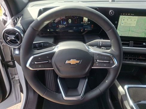 Used 2025 Chevrolet Equinox LT AWD/4WD image 15