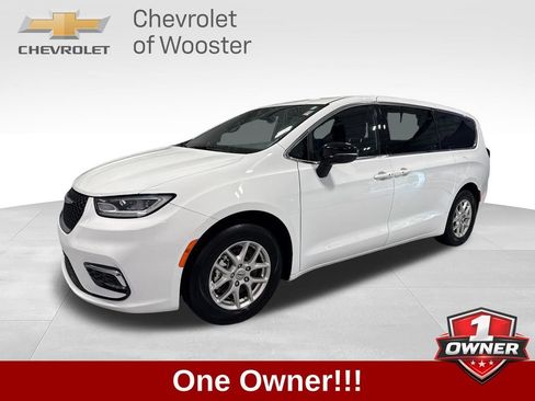 Used 2025 Chrysler Pacifica Select FWD image 1
