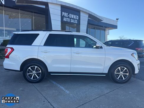 Used 2021 Ford Expedition XLT image 2