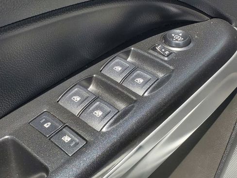 Used 2022 Chevrolet Colorado LT AWD/4WD image 10