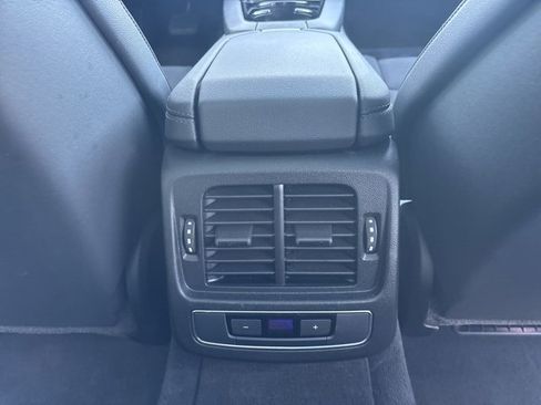 Used 2022 Audi e-tron GT Premium Plus image 17