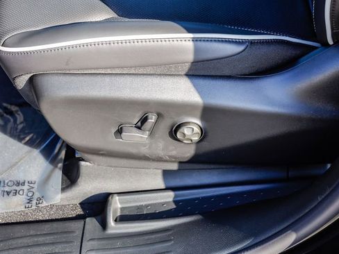 New 2026 Chrysler Pacifica Limited image 23