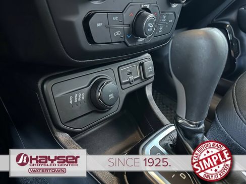 Certified 2018 Jeep Renegade Altitude AWD/4WD image 27
