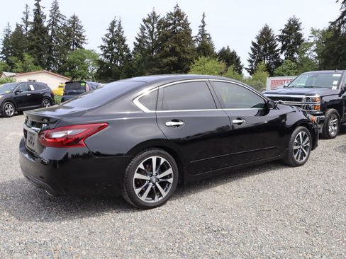 Used 2017 Nissan Altima 2.5 SR FWD image 4
