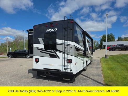 Used 2026 Ford E-450 and Econoline 450 Super Duty w/ Motorhome Prep Package RWD image 9
