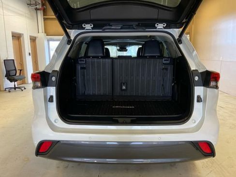 Used 2022 Toyota Highlander Limited image 27