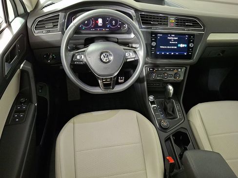 Used 2020 Volkswagen Tiguan SEL AWD/4WD image 2