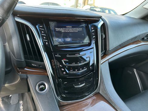 Used 2018 Cadillac Escalade 4WD image 24