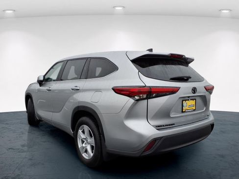 Used 2023 Toyota Highlander LE image 12
