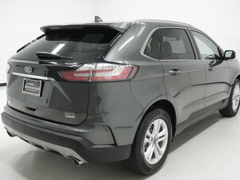 Used 2020 Ford Edge SEL w/ Convenience Package image 3