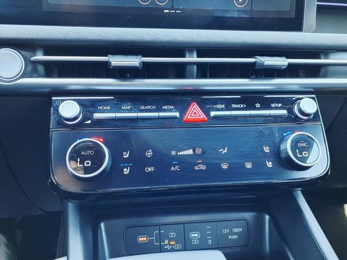 Certified 2025 Hyundai Santa Cruz Limited image 24