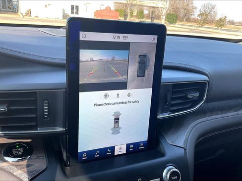 Used 2020 Ford Explorer Platinum w/ Premium Technology Package image 26