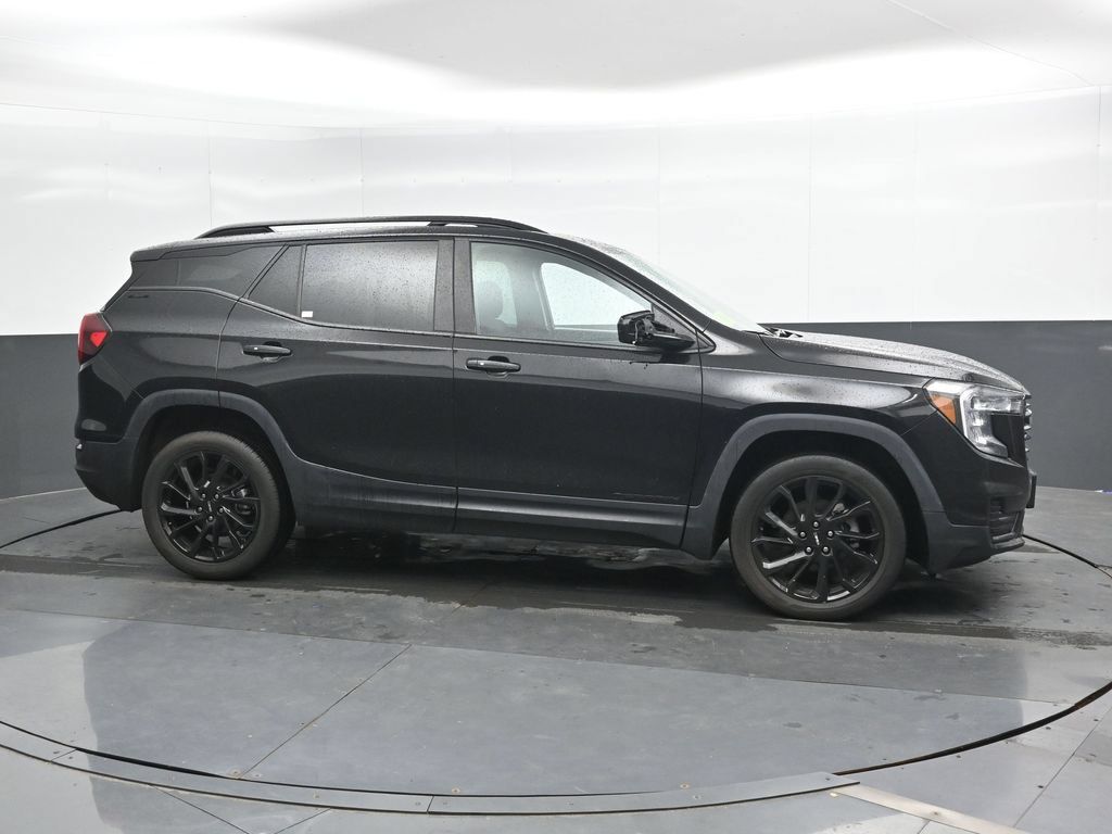 Used 2023 GMC Terrain SLE w/ Driver Convenience Package AWD/4WD image 4