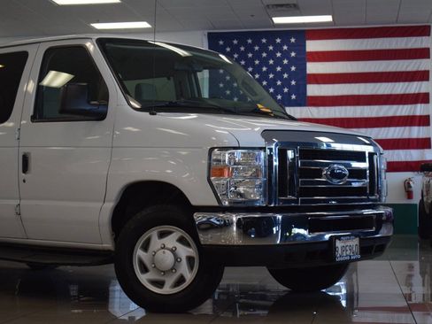 Used 2014 Ford E-350 and Econoline 350 XLT image 4
