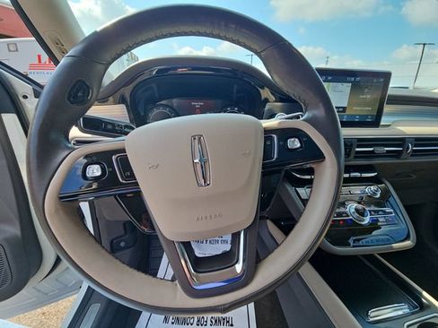 Used 2022 Lincoln Corsair AWD w/ Premium Package image 36