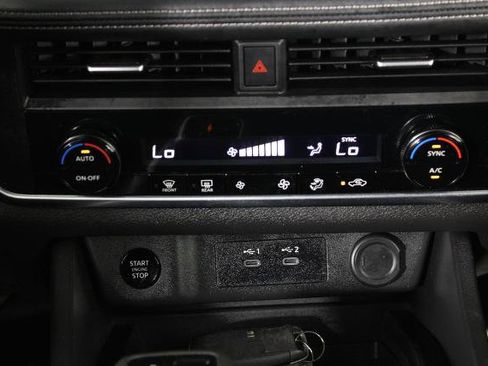 Certified 2024 Nissan Rogue SV FWD image 23