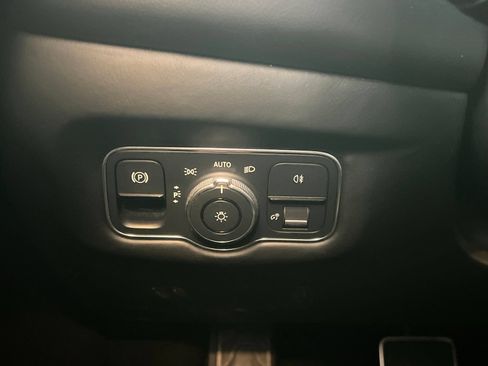 Used 2021 Aston Martin V8 Vantage Roadster RWD image 26