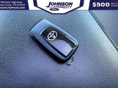 Used 2022 Toyota 4Runner SR5 Premium w/ Moonroof Package AWD/4WD image 35
