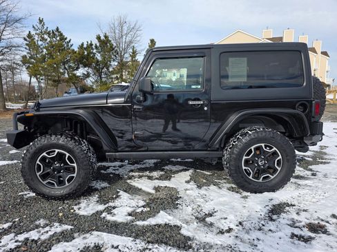 Used 2017 Jeep Wrangler Rubicon w/ Power Convenience Group image 3