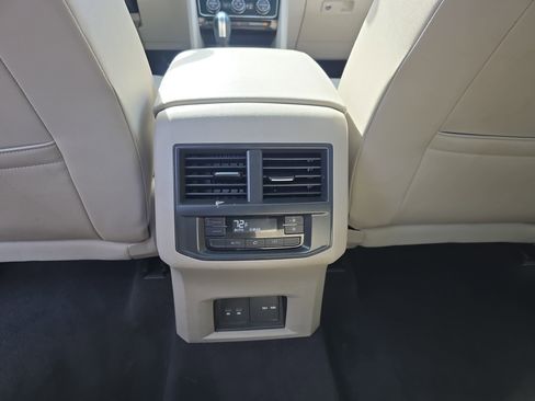Used 2023 Volkswagen Atlas SE w/ Panoramic Sunroof Package AWD/4WD image 32
