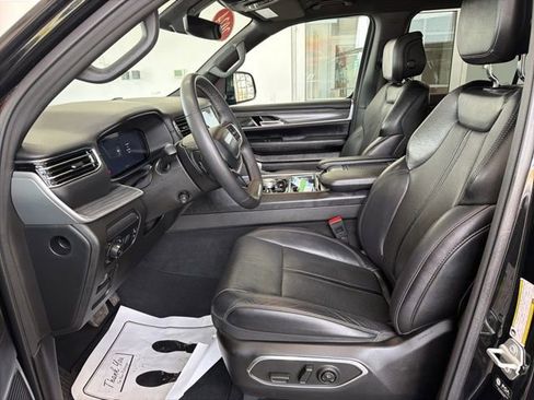 Used 2024 Jeep Wagoneer Series II w/ Flexible Seating Group image 21