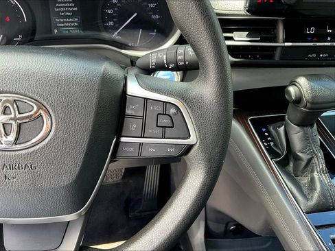Used 2021 Toyota Sienna LE FWD image 12
