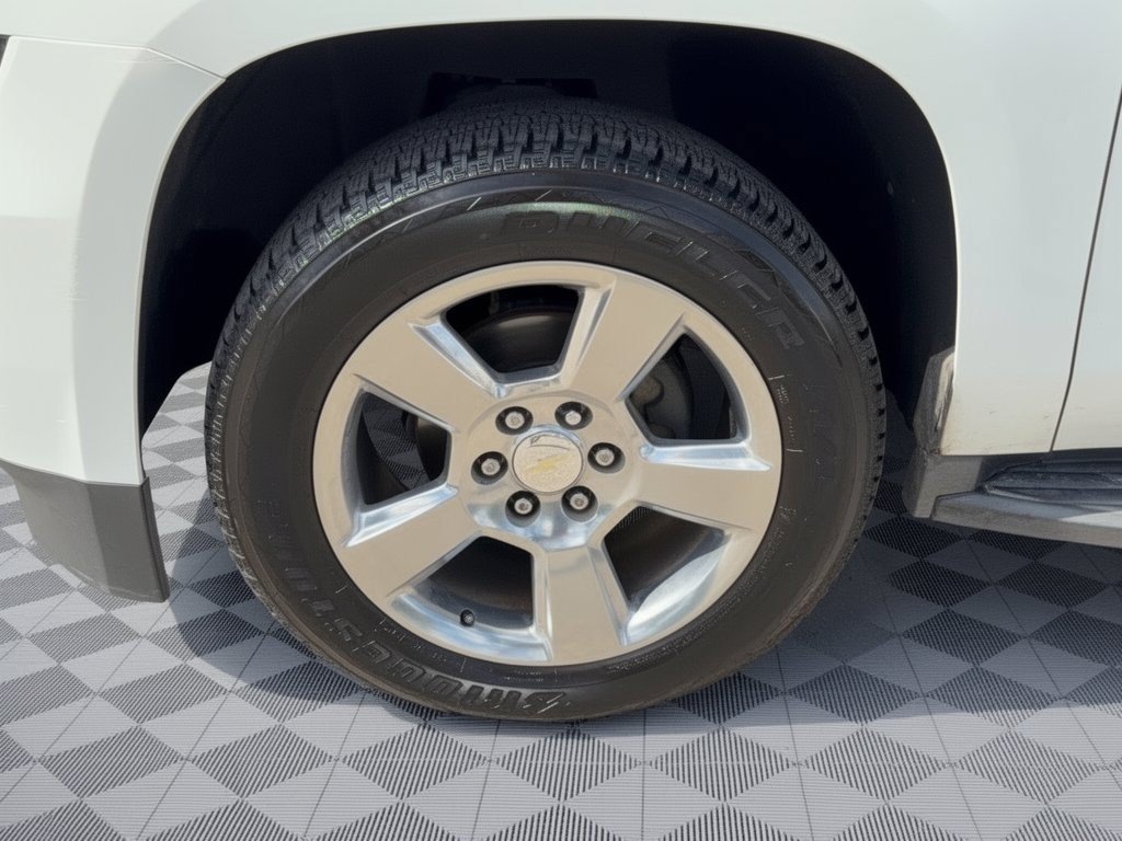 Used 2020 Chevrolet Suburban LT w/ Luxury Package RWD image 13