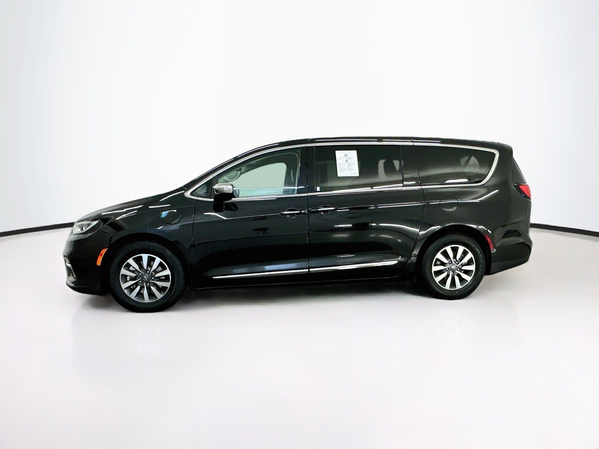 Used 2023 Chrysler Pacifica Limited FWD image 4