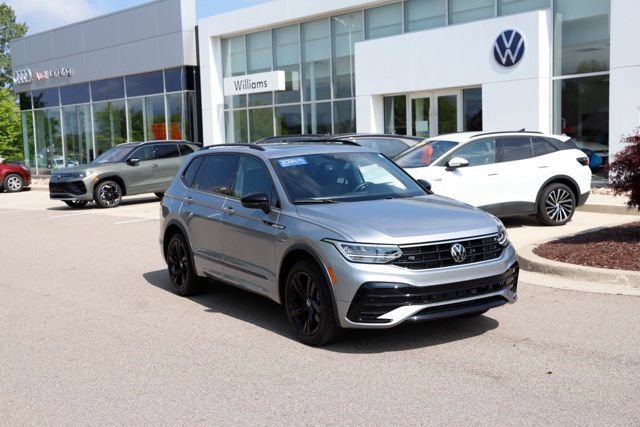 Used 2024 Volkswagen Tiguan SE R-Line w/ MDO Package, Two-Row AWD/4WD image 1