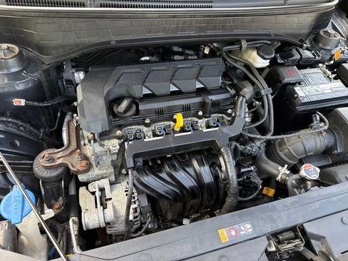 Used 2021 Hyundai Venue SE FWD image 28