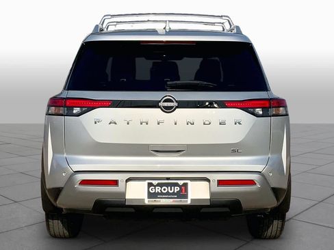 Used 2024 Nissan Pathfinder SL FWD image 5