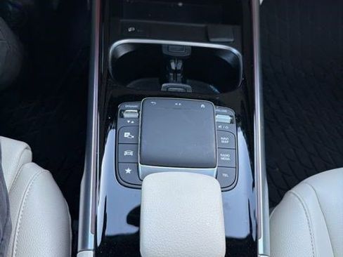 Used 2022 Mercedes-Benz GLB 250 4MATIC image 20