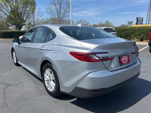 Used 2025 Toyota Camry LE image 7