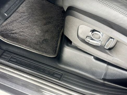 Used 2025 Land Rover Defender 130 S image 18