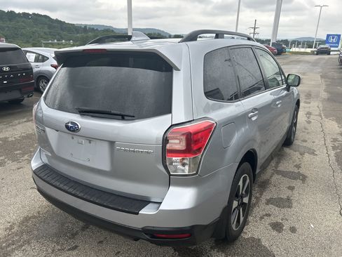 Used 2018 Subaru Forester 2.5i Premium w/ All-Weather Package AWD/4WD image 4